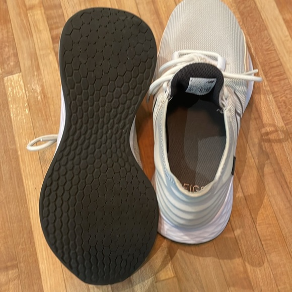 Women’s New Balance +Figs running shoes - Picture 8 of 8